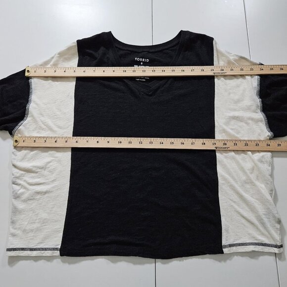 Top Womens L Lot of 2 Nick & Mo Torrid Black Ivory LS Stretch Knit Ruffles Goth - Picture 4 of 16